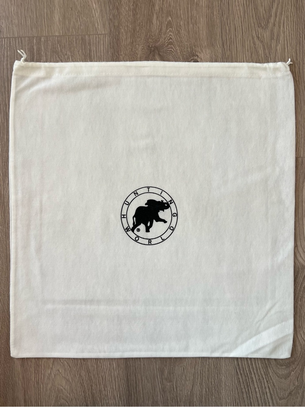 Hunting World dust bag (C999)